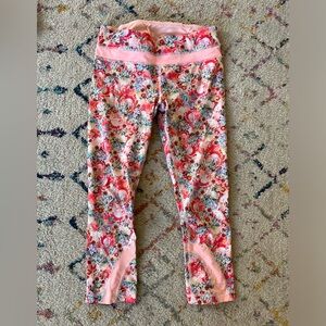 Lululemon Pink Flower Crop Pants, Size 6